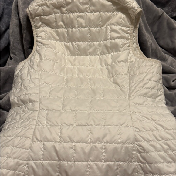 Patagonia White Quilted Down Vest with Logo - Picture 5 of 7